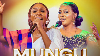 Bella Kombo ft. Evelyn Wanjiru & Neema Gospel Choir - Mungu Ni Mmoja